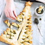 Blätterteig Tannenbaum mit Pesto