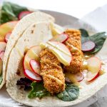 Knuspriger Tofu Wrap mit Äpfeln und Radieschen